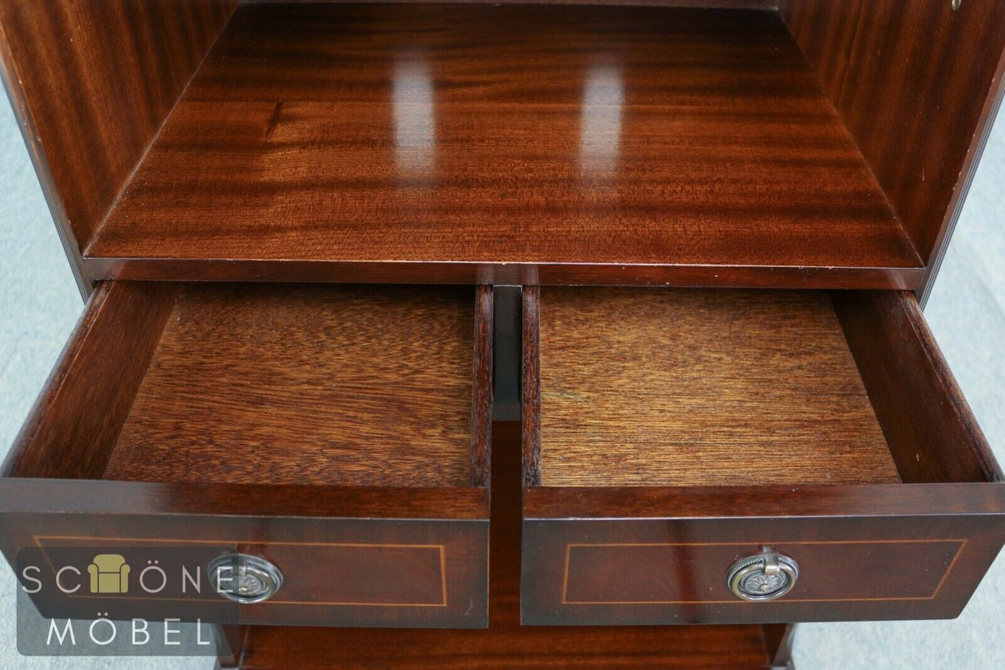 Schönes Englisches Design HiFi Schränkchen Kommode Antik Stil Regal Vertiko