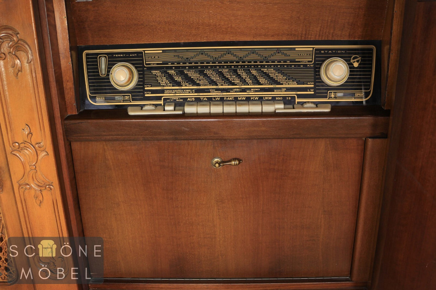 Blaupunkt Phonoschrank Virginia Typ 2530 – Retro-Design mit Radio & Plattenspiel