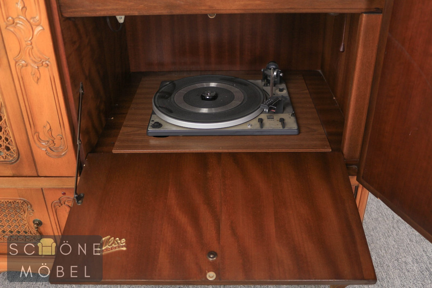 Blaupunkt Phonoschrank Virginia Typ 2530 – Retro-Design mit Radio & Plattenspiel
