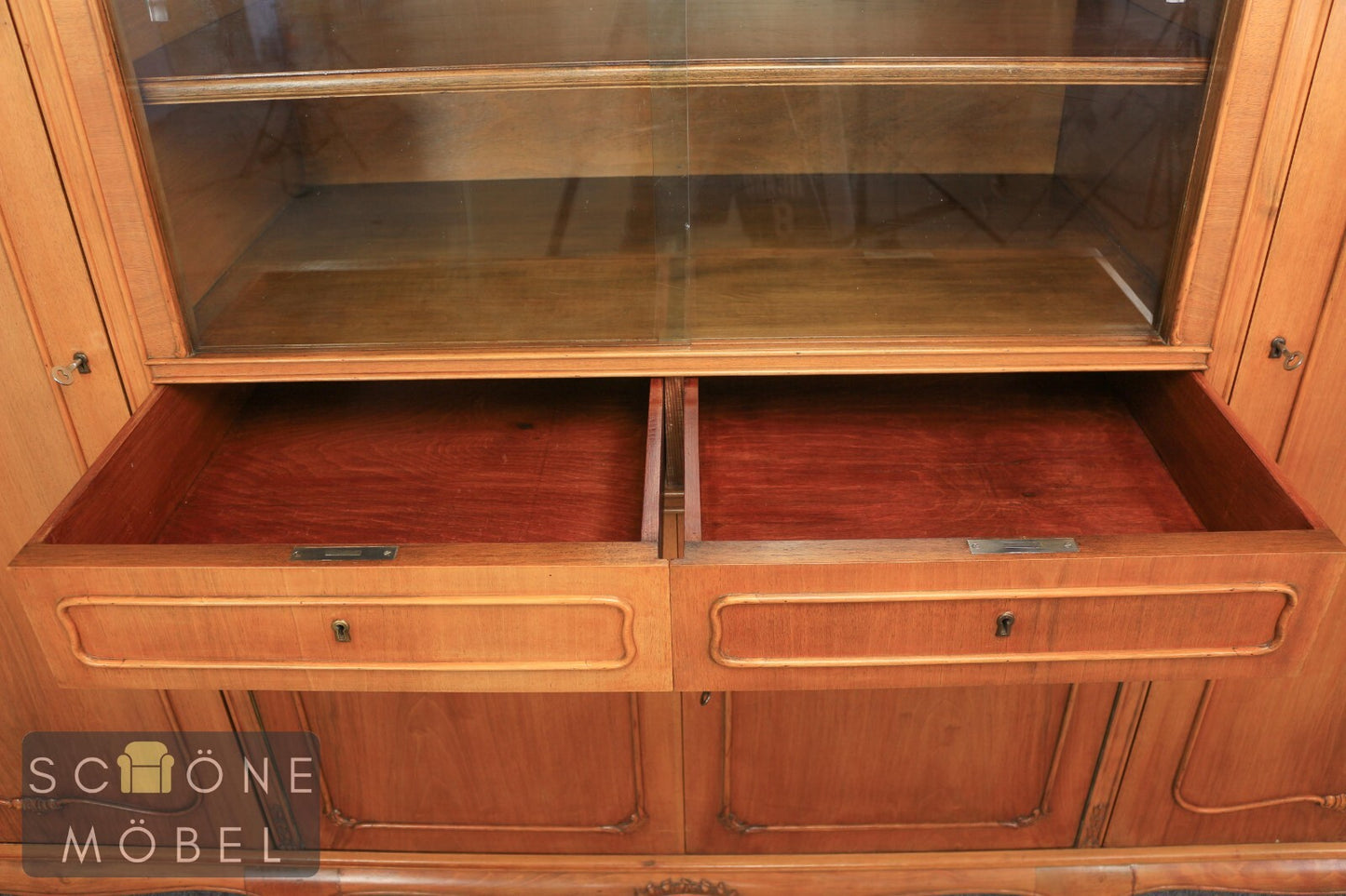 Chesterfield Schrank Landhausstil Vitrine Vintage  Glasschrank Geschirrschrank