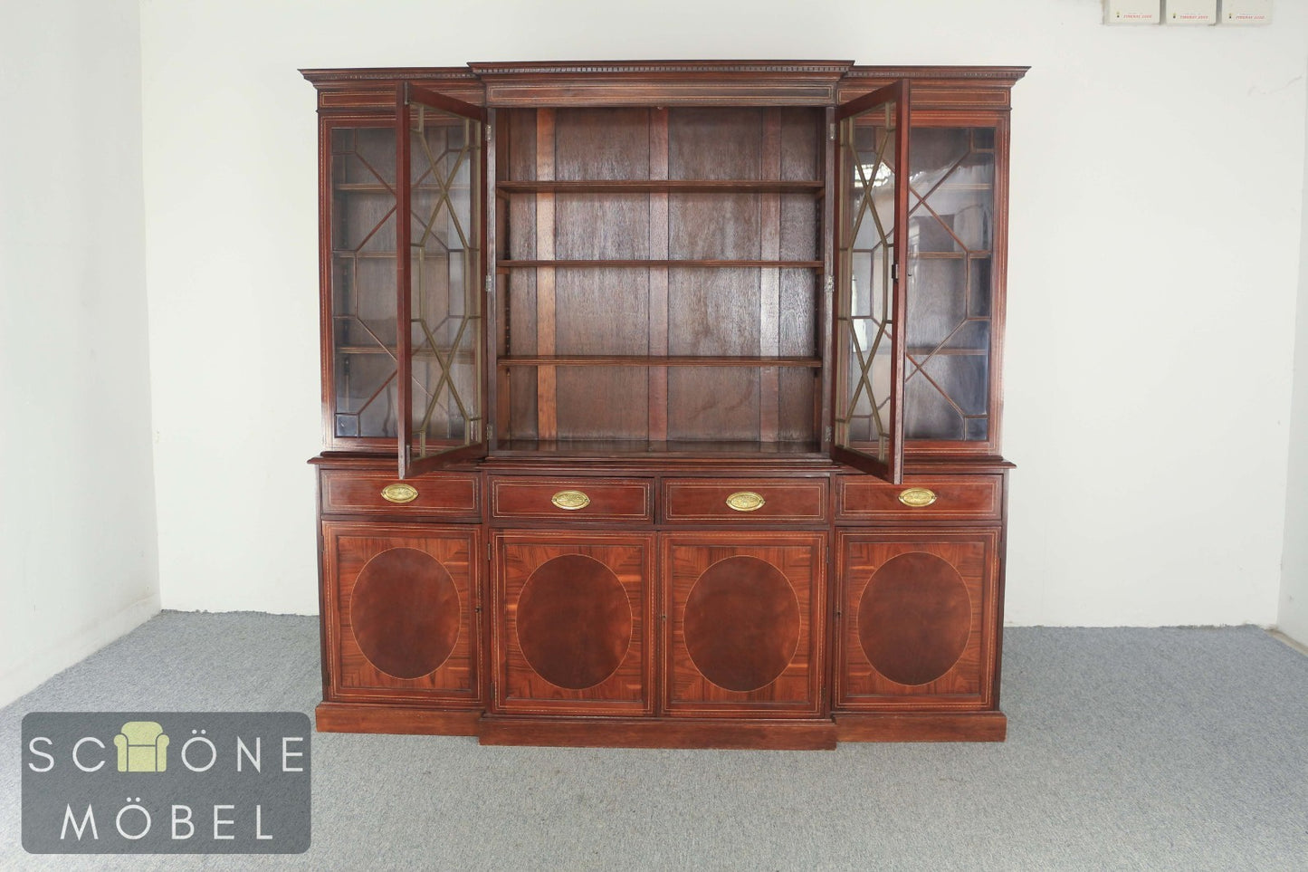 Edles Mahagoni Buffet im klassischen Design Vitrine Stauraum hochwertige Schrank