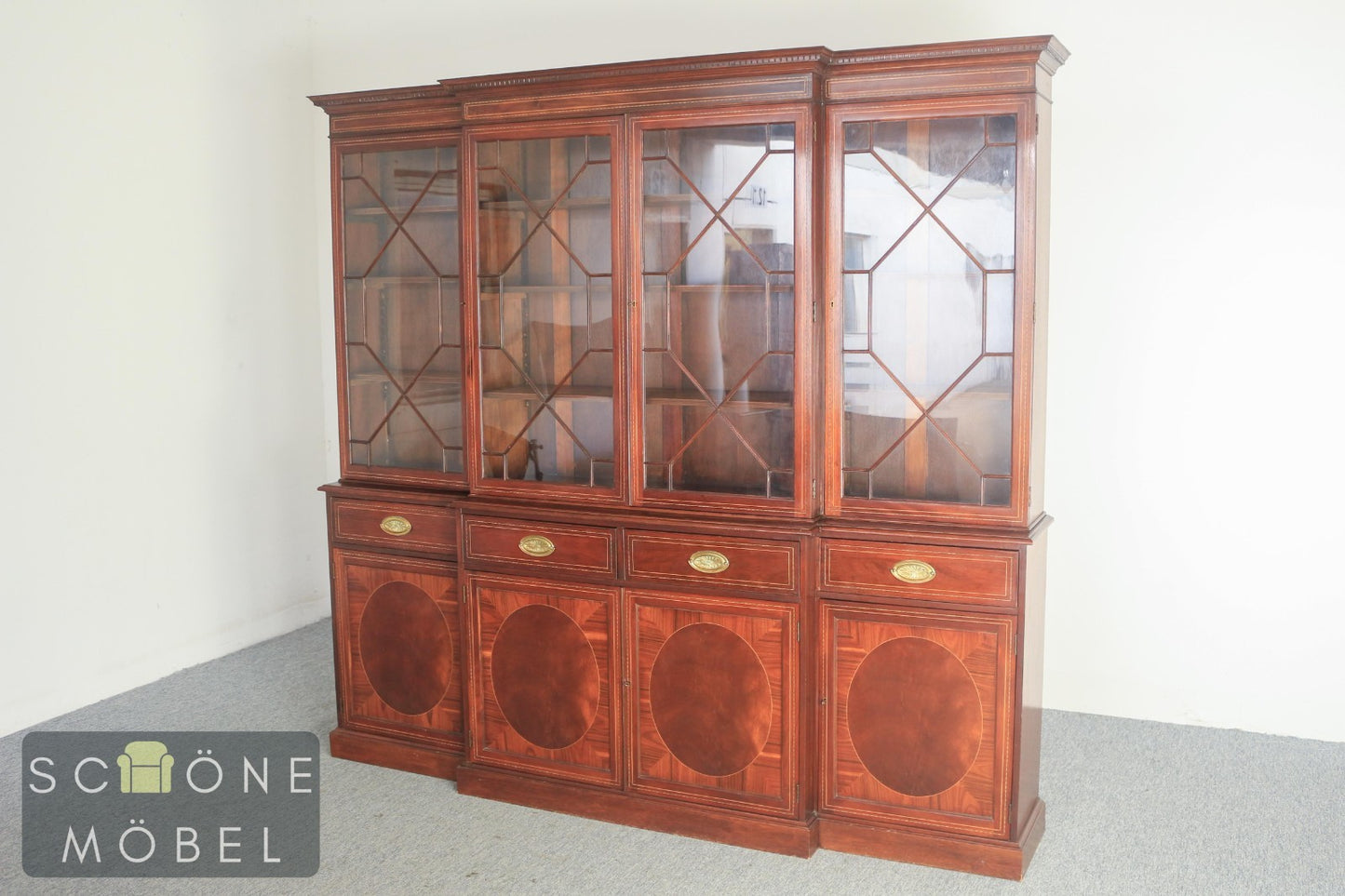 Edles Mahagoni Buffet im klassischen Design Vitrine Stauraum hochwertige Schrank