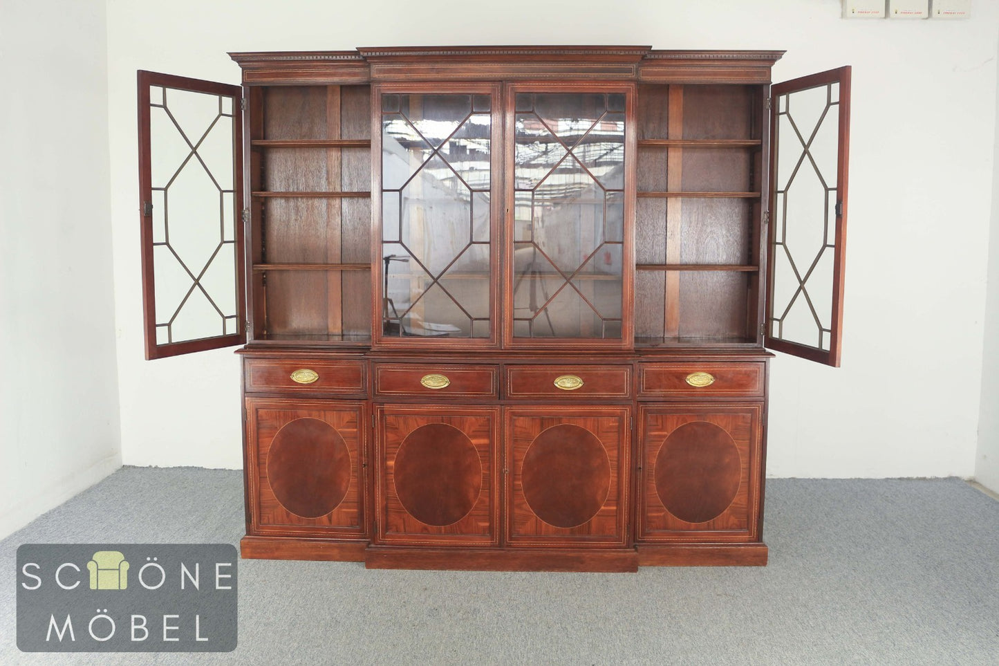 Edles Mahagoni Buffet im klassischen Design Vitrine Stauraum hochwertige Schrank